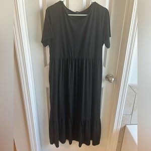 Black Short-Sleeve Tiered Midi Dress - Women